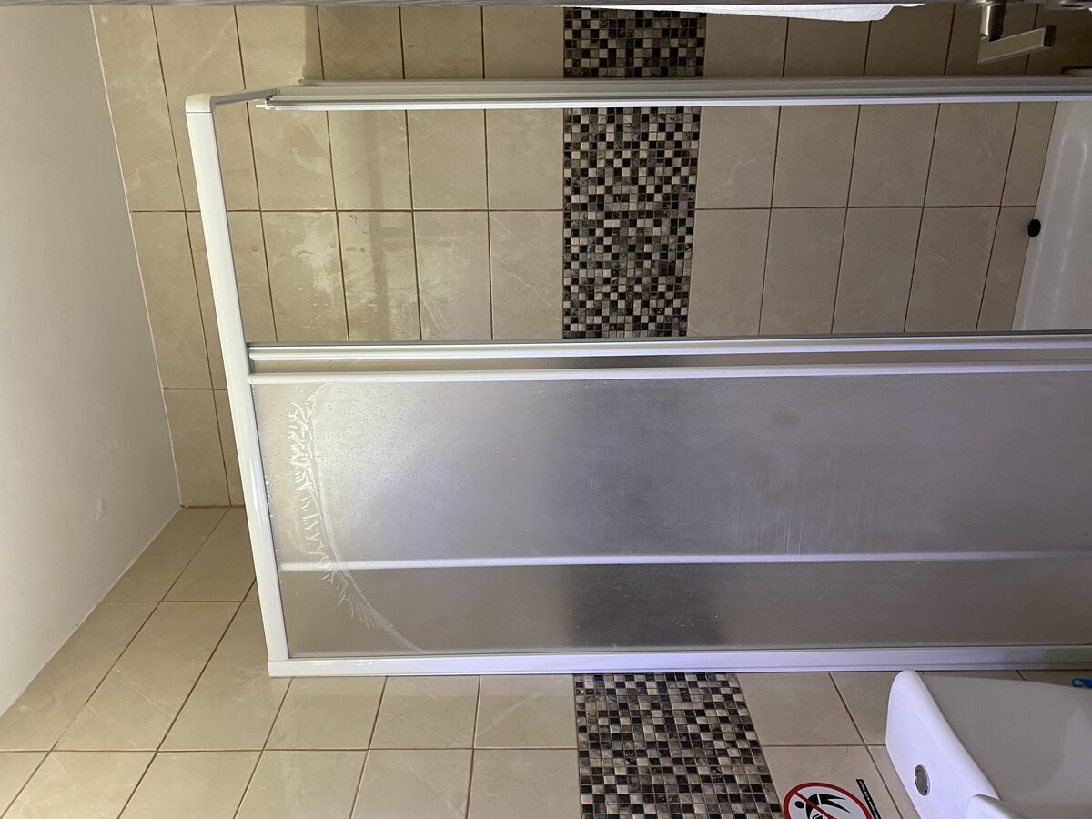 Deluxe Studio bathroom 2