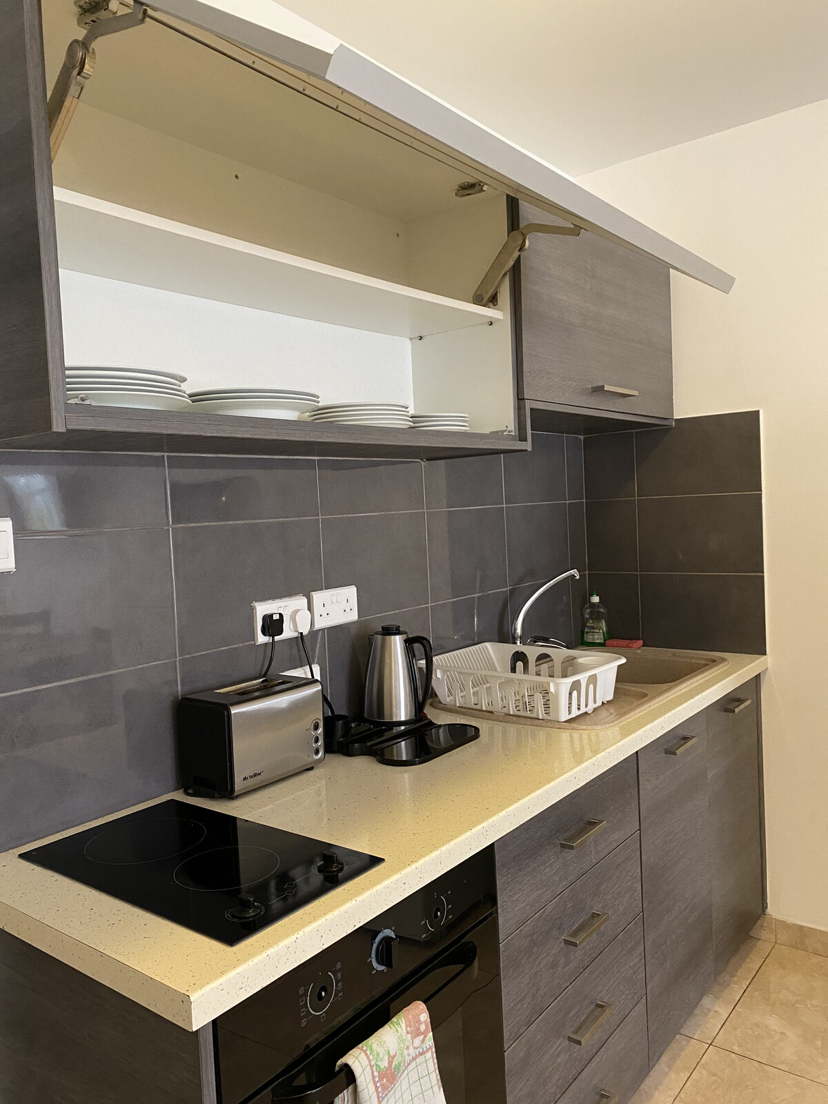 Deluxe Studio kitchen