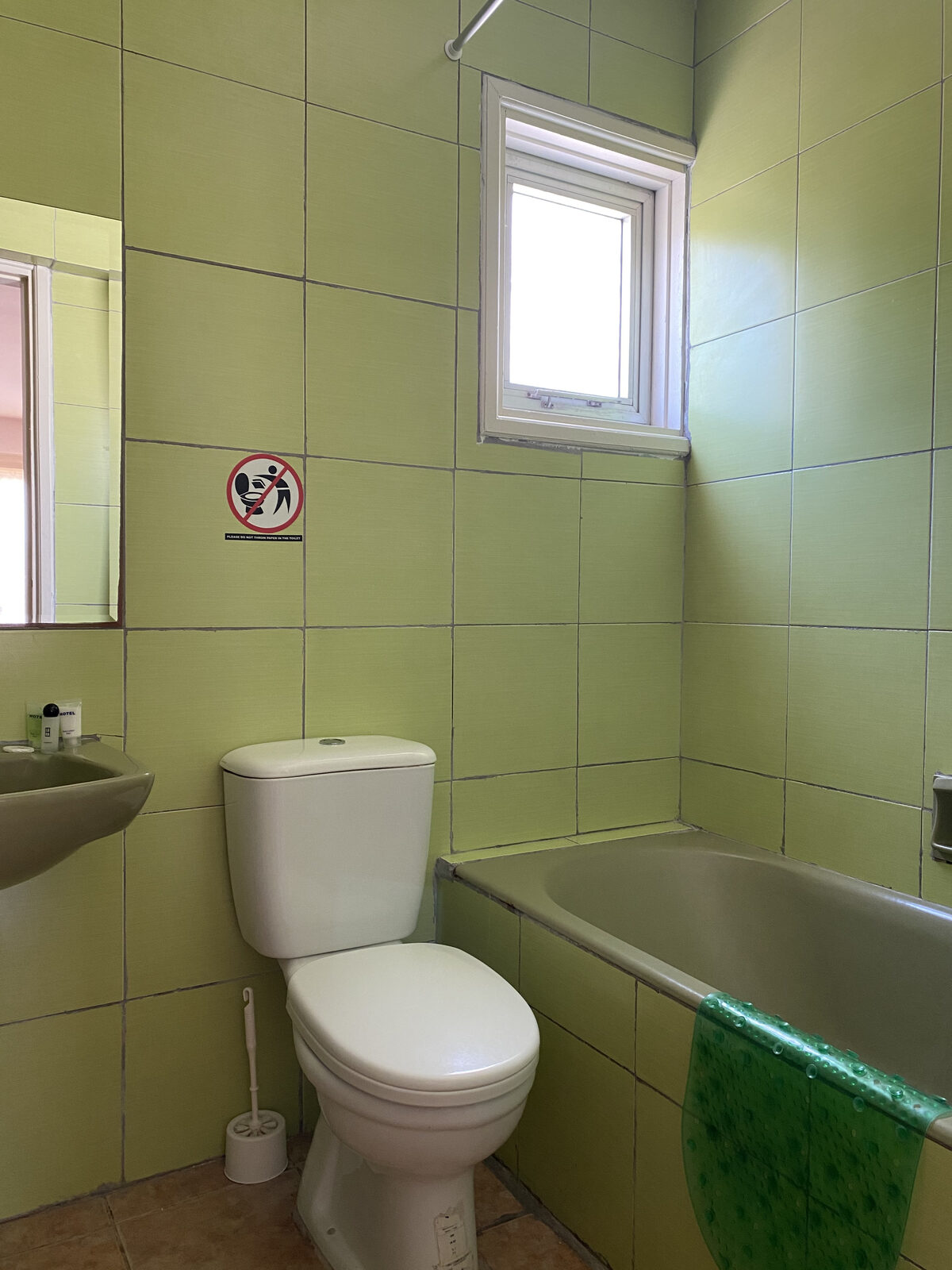 Standard Studio bathroom 2